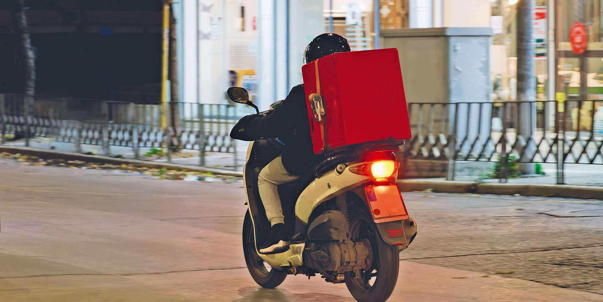 &Nu;&alpha; &mu;&eta;&nu; &sigma;&omicron;&upsilon; &tau;ύ&chi;&epsilon;&iota;: &Kappa;&alpha;&iota; &tau;&omicron;&upsilon;&sigmaf; &xi;ύ&pi;&nu;&eta;&sigma;&alpha;&nu; &kappa;&alpha;&iota; &delta;&epsilon;&nu;&hellip; έ&phi;&alpha;&gamma;&alpha;&nu; &ndash; &Tau;&omicron; &tau;&eta;&lambda;έ&phi;&omega;&nu;&omicron; &pi;&omicron;&upsilon; &tau;&omicron;&upsilon;&sigmaf; &xi;&epsilon;&sigma;ή&kappa;&omega;&sigma;&epsilon; &lambda;ί&gamma;&omicron; &mu;&epsilon;&tau;ά &tau;&alpha; &mu;&epsilon;&sigma;ά&nu;&upsilon;&chi;&tau;&alpha;