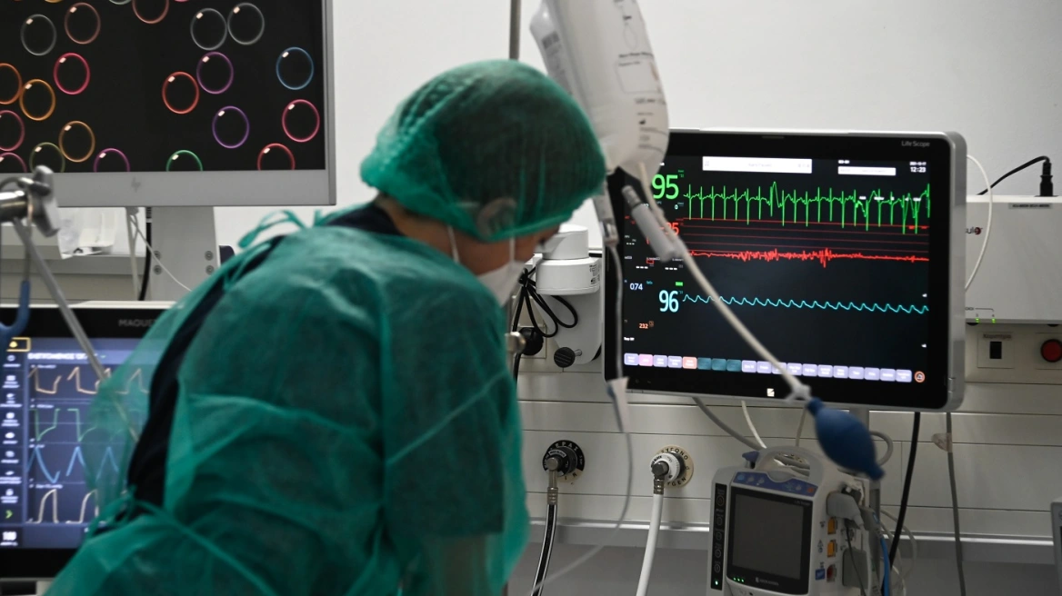 Μάχη για τη ζωή του δίνει 20χρονος οδηγός δικύκλου μετά από σοβαρό τροχαίο στην Αχαΐα