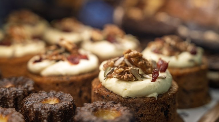 &Epsilon;&omicron;&rho;&tau;&omicron;&lambda;ό&gamma;&iota;&omicron;: &Omicron;&lambda;&alpha; &tau;&alpha; &omicron;&nu;ό&mu;&alpha;&tau;&alpha; &pi;&omicron;&upsilon; &gamma;&iota;&omicron;&rho;&tau;ά&zeta;&omicron;&upsilon;&nu; &sigma;ή&mu;&epsilon;&rho;&alpha;, &Kappa;&upsilon;&rho;&iota;&alpha;&kappa;ή 15 &Phi;&epsilon;&beta;&rho;&omicron;&upsilon;&alpha;&rho;ί&omicron;&upsilon;