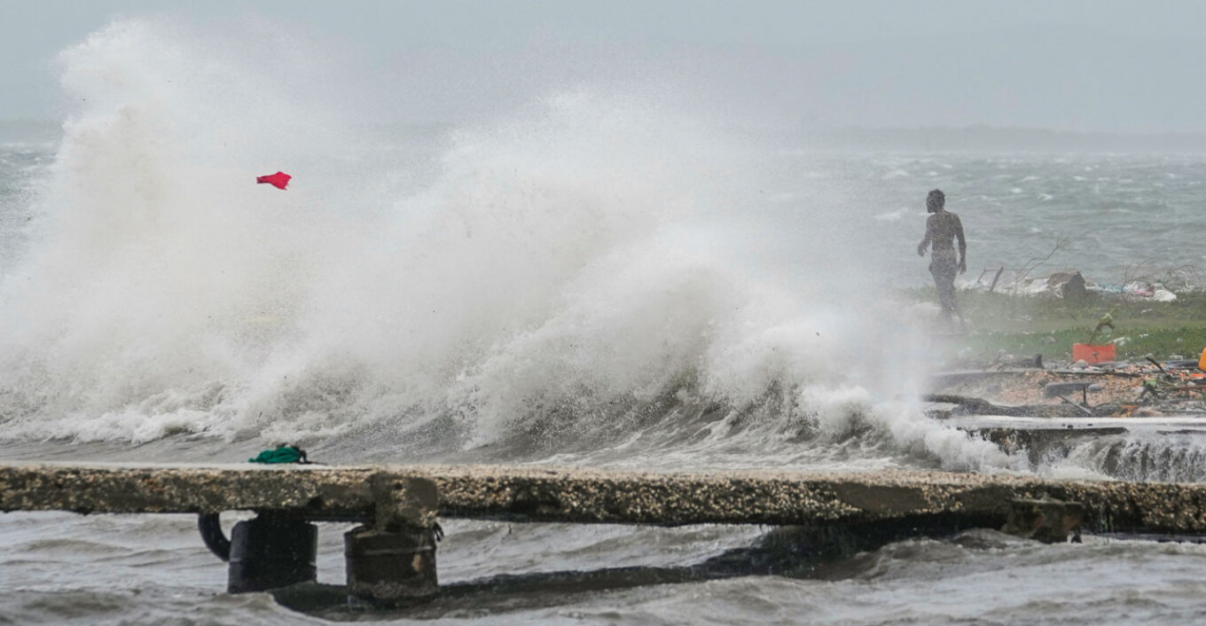 Ο τυφώνας Μελίσσα έφτασε στην Κούβα με ανέμους ταχύτητας 195 χλμ/ώρα Ο τυφώνας Μελίσσα έφτασε στην Κούβα με ανέμους ταχύτητας 195 χλμ/ώρα