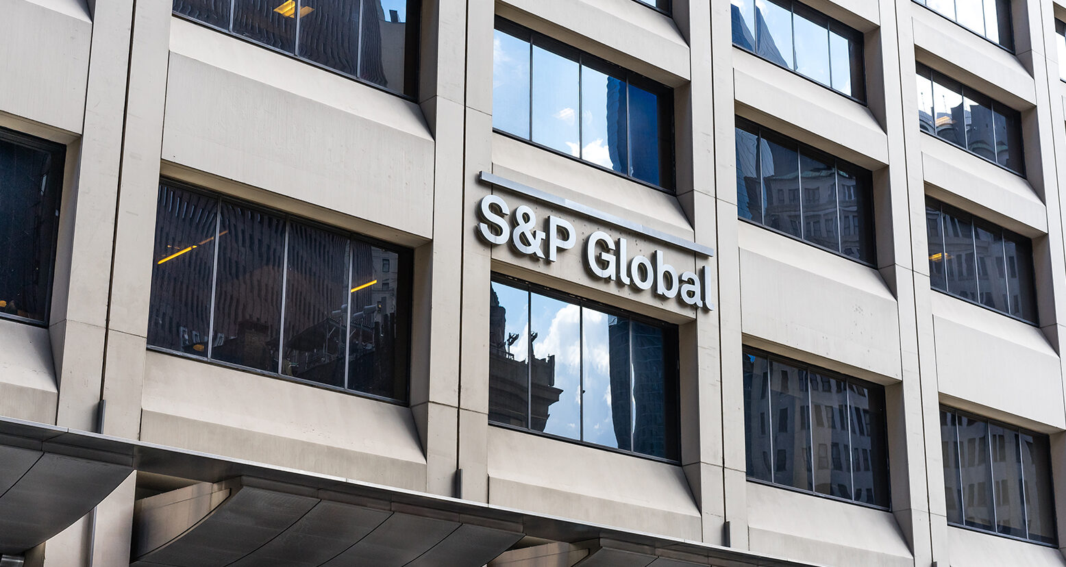 Ο οίκος S&P αναθεώρησε τις προοπτικές της κυπριακής οικονομίας σε θετικές