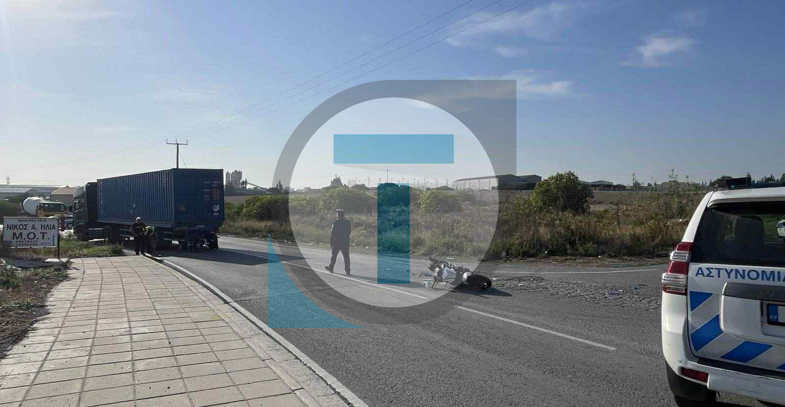 Τροχαίο στη Δρομολαξιά: Γέμισε ο δρόμος γυαλιά και θραύσματα