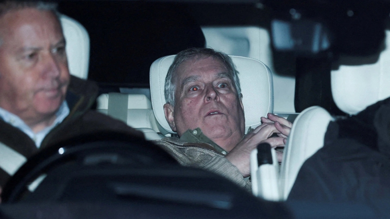 &Sigma;ά&lambda;&omicron;&sigmaf; &sigma;&tau;&eta; &Beta;&rho;&epsilon;&tau;&alpha;&nu;ί&alpha;: &Pi;&iota;έ&sigma;&epsilon;&iota;&sigmaf; &sigma;&tau;&omicron;&nu; Ά&nu;&tau;&rho;&iota;&omicron;&upsilon; &nu;&alpha; &alpha;&pi;&omicron;&chi;&omega;&rho;ή&sigma;&epsilon;&iota; &omicron;&rho;&iota;&sigma;&tau;&iota;&kappa;ά &alpha;&pi;ό &tau;&eta; &gamma;&rho;&alpha;&mu;&mu;ή &delta;&iota;&alpha;&delta;&omicron;&chi;ή&sigmaf; &tau;&omicron;&upsilon; &theta;&rho;ό&nu;&omicron;&upsilon; &mu;&epsilon;&tau;ά &tau;&eta; &sigma;ύ&lambda;&lambda;&eta;&psi;&eta;