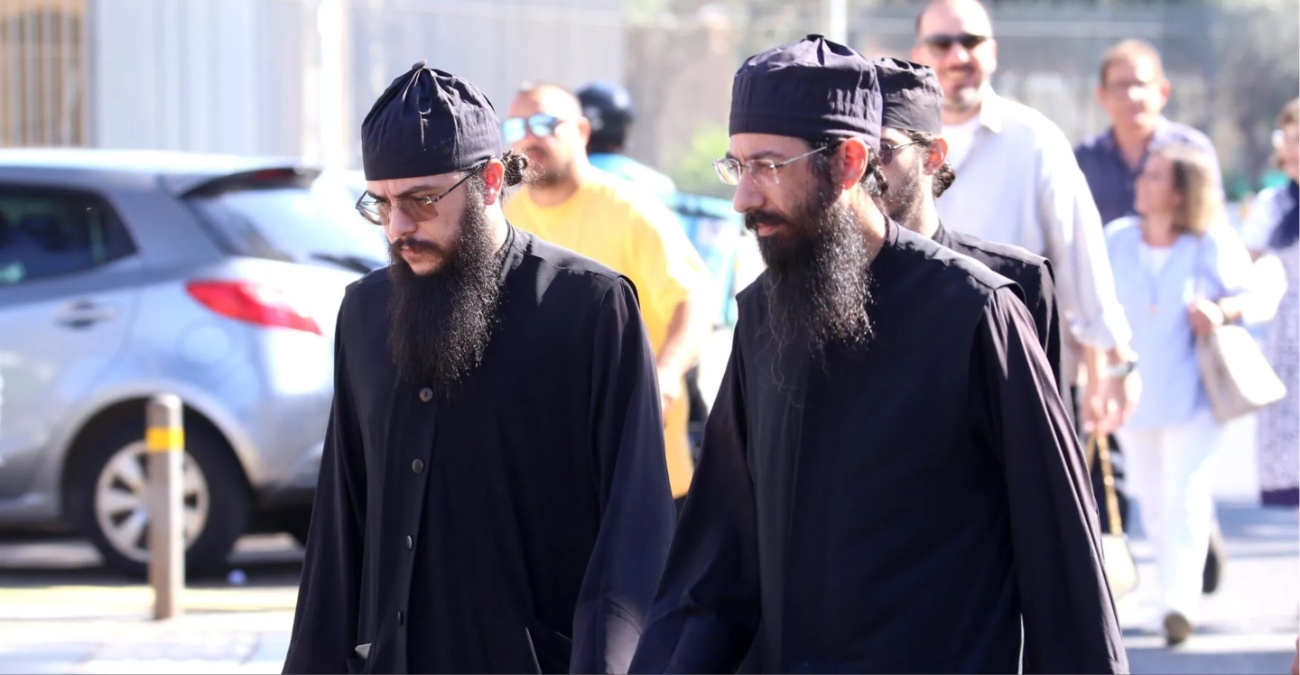 LIVE: Ξεκινά η ουσιαστική δίκη για την Μονή Αββακο