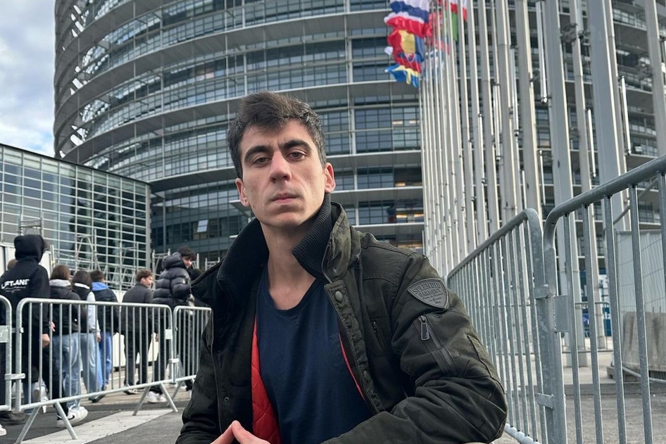 &Beta;&Iota;&Nu;&Tau;&Epsilon;&Omicron;: &Omicron; &Phi;&epsilon;&iota;&delta;ί&alpha;&sigmaf; &kappa;&alpha;&lambda;&epsilon;ί &tau;&omicron;&nu; &Phi;&alpha;ί&delta;&omega;&nu;&alpha; &sigma;&epsilon; podcast &gamma;&iota;&alpha; &laquo;&nu;&alpha; &tau;&alpha; &pi;&epsilon;&iota; ό&lambda;&alpha;&raquo;!