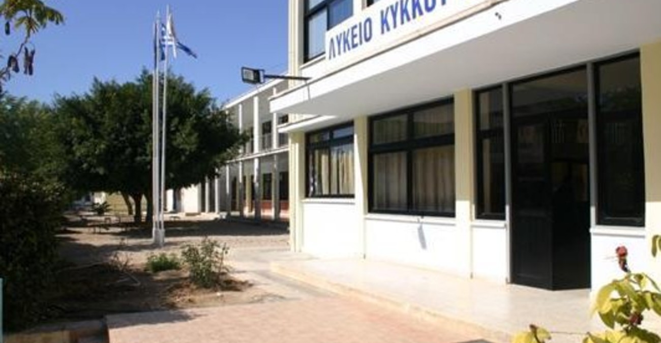 Οργή προκαλούν οι καινούργιες αίθουσες στο Λύκειο Κύκκου – «Είναι ντροπή να μιλάμε για σύγχρονη εκπαίδευση» Οργή προκαλούν οι καινούργιες αίθουσες στο Λύκειο Κύκκου – «Είναι ντροπή να μιλάμε για σύγχρονη εκπαίδευση»