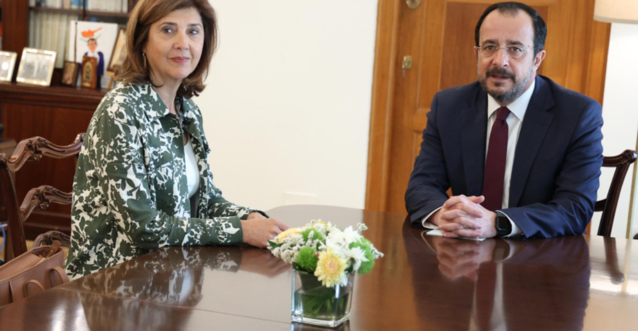 &Kappa;&upsilon;&pi;&rho;&iota;&alpha;&kappa;ό: &Omicron; &chi;&rho;ό&nu;&omicron;&sigmaf; &pi;&iota;έ&zeta;&epsilon;&iota;: &Eta; &pi;&rho;&omicron;&epsilon;&iota;&delta;&omicron;&pi;&omicron;ί&eta;&sigma;&eta; &Omicron;&lambda;&gamma;&kappa;ί&nu; &kappa;&alpha;&iota; &eta; &mu;ά&chi;&eta; &gamma;&iota;&alpha; &tau;&eta;&nu; &epsilon;&pi;ό&mu;&epsilon;&nu;&eta; &mu;έ&rho;&alpha;