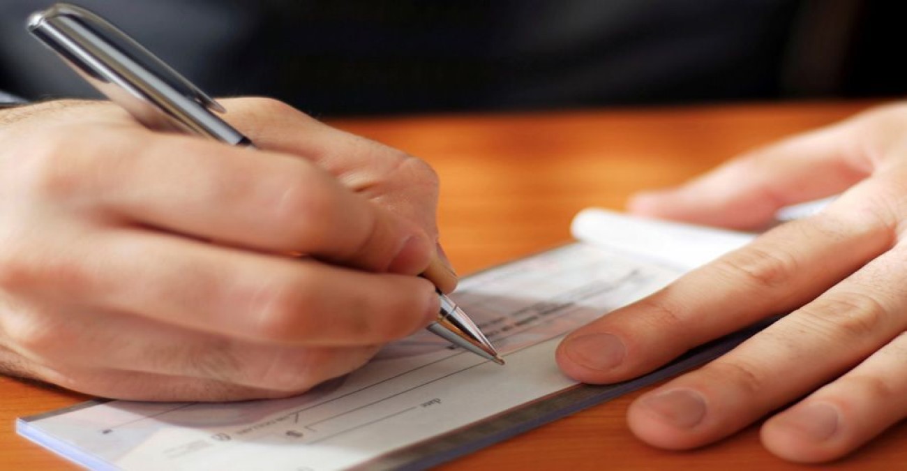 Τέλος η αποδοχή προσωπικών επιταγών από το Κράτος