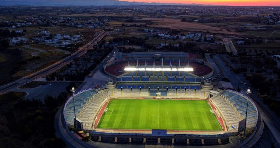 &Sigma;&tau;&alpha; &chi;έ&rho;&iota;&alpha; &tau;&eta;&sigmaf; &Alpha;&sigma;&tau;&upsilon;&nu;&omicron;&mu;ί&alpha;&sigmaf; &delta;ύ&omicron; &omicron;&pi;&alpha;&delta;&omicron;ί &mu;&epsilon;&tau;ά &tau;&omicron; &Omicron;&mu;ό&nu;&omicron;&iota;&alpha;-&Alpha;&Pi;&Omicron;&Epsilon;&Lambda; - &Epsilon;&pi;&iota;&tau;έ&theta;&eta;&kappa;&alpha;&nu; &sigma;&epsilon; &alpha;&sigma;&tau;&upsilon;&nu;&omicron;&mu;&iota;&kappa;&omicron;ύ&sigmaf;