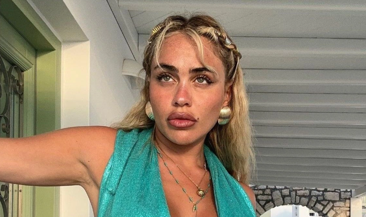 Τέλος το ξανθό χρώμα στα μαλλιά για την Κόνι Μεταξά – Η μεγάλη αλλαγή στην εμφάνισή της