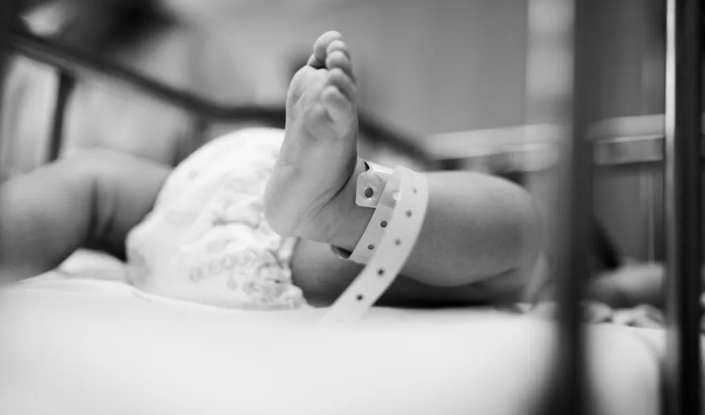 Δόθηκαν σε λανθασμένες οικογένειες στο μαιευτήριο – 35 χρόνια μετά συναντήθηκαν για πρώτη φορά Δόθηκαν σε λανθασμένες οικογένειες στο μαιευτήριο – 35 χρόνια μετά συναντήθηκαν για πρώτη φορά