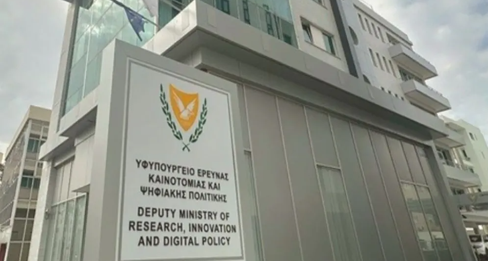 Υφ. Έρευνας: Aπαντά στην έκθεση για τις ηλεκτρονικές ταυτότητες