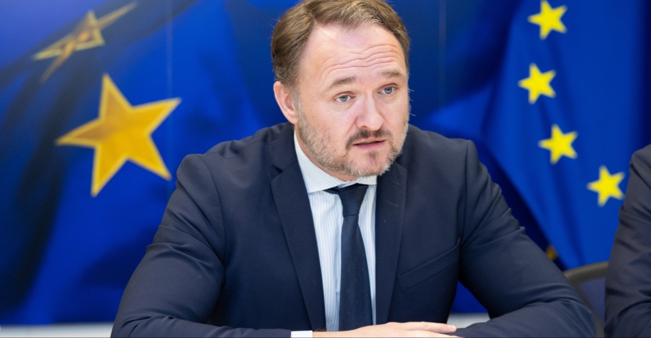 &Epsilon;&pi;ί&tau;&rho;&omicron;&pi;&omicron;&sigmaf; &Gamma;&iota;ό&rho;&gamma;&kappa;&epsilon;&nu;&sigma;&epsilon;&nu;: &Eta; &Kappa;&omicron;&mu;&iota;&sigma;&iota;ό&nu; &sigma;&upsilon;&nu;&epsilon;&chi;ί&zeta;&epsilon;&iota; &nu;&alpha; &upsilon;&pi;&omicron;&sigma;&tau;&eta;&rho;ί&zeta;&epsilon;&iota; &tau;&omicron;&nu; GSI