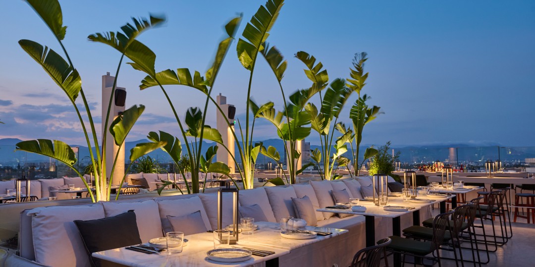Το απόλυτο rooftop bar-restaurant της πρωτεύουσας επιστρέφει – Ανανεωμένο μενού με νέα κοκτέιλ