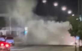 Αναστάτωση στο Γέρι: Ακούστηκε δυνατός κρότος και μετά οδηγοί είδαν φωτιά στη μέση του δρόμου