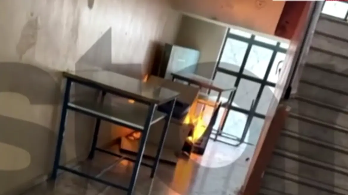 Βάζουν φωτιές σε τουαλέτες, πετάνε θρανία από σκάλες και γλάστρες από παράθυρα