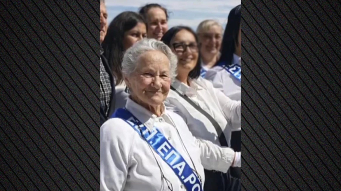 Μαθήτρια Λυκείου 82 ετών με έξι εγγόνια παρήλασε στη Ρόδο - Eπόμενος στόχος το πανεπιστήμιο