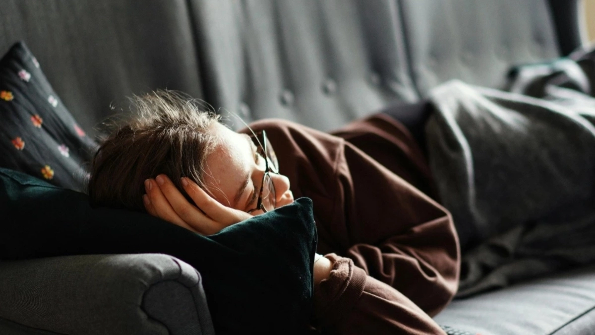 7 συνήθειες που πρέπει να αποφύγεις μετά τις 7 απόγευμα: Τις μισές τις κάνεις σίγουρα