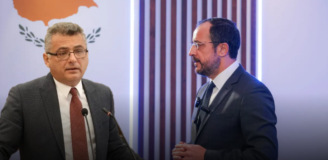 Έ&rho;&chi;&iota;&omicron;&upsilon;&rho;&mu;&alpha;&nu;: &laquo;Ό&chi;&iota; &sigma;&epsilon; &epsilon;&pi;&iota;&kappa;&omicron;&iota;&nu;&omega;&nu;&iota;&alpha;&kappa;ά &pi;&alpha;&iota;&chi;&nu;ί&delta;&iota;&alpha;&raquo; &ndash; &Beta;&omicron;&lambda;έ&sigmaf; &kappa;&alpha;&tau;ά &Chi;&rho;&iota;&sigma;&tau;&omicron;&delta;&omicron;&upsilon;&lambda;ί&delta;&eta; &mu;&epsilon; &phi;ό&nu;&tau;&omicron; &tau;&eta;&nu; &epsilon;&pi;ί&sigma;&kappa;&epsilon;&psi;&eta; &sigma;&tau;&omicron; &sigma;&chi;&omicron;&lambda;&epsilon;ί&omicron; &Rho;&iota;&zeta;&omicron;&kappa;&alpha;&rho;&pi;ά&sigma;&omicron;&upsilon;