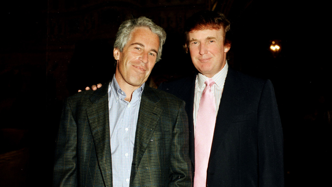 &laquo;&Kappa;&alpha;&tau;έ&beta;&alpha;&sigma;&epsilon; &tau;&omicron; &phi;&epsilon;&rho;&mu;&omicron;&upsilon;ά&rho; &tau;&omicron;&upsilon;...&raquo;: &Sigma;&tau;&eta; &delta;&eta;&mu;&omicron;&sigma;&iota;ό&tau;&eta;&tau;&alpha; &eta; &kappa;&alpha;&tau;&alpha;&gamma;&gamma;&epsilon;&lambda;ί&alpha; &gamma;&upsilon;&nu;&alpha;ί&kappa;&alpha;&sigmaf; &sigma;&epsilon; &beta;ά&rho;&omicron;&sigmaf; &tau;&omicron;&upsilon; &Tau;&rho;&alpha;&mu;&pi; &gamma;&iota;&alpha; &sigma;&epsilon;&xi;&omicron;&upsilon;&alpha;&lambda;&iota;&kappa;ή &kappa;&alpha;&kappa;&omicron;&pi;&omicron;ί&eta;&sigma;&eta; - &Epsilon;ί&nu;&alpha;&iota; &delta;&iota;&alpha;&tau;&alpha;&rho;&alpha;&gamma;&mu;έ&nu;&eta;, &lambda;έ&epsilon;&iota;