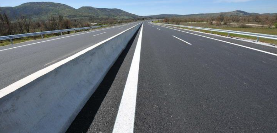 &Alpha;&pi;ί&sigma;&tau;&epsilon;&upsilon;&tau;&omicron; &kappa;&iota; ό&mu;&omega;&sigmaf;...&Kappa;&upsilon;&pi;&rho;&iota;&alpha;&kappa;ό: &Delta;&epsilon; &theta;&alpha; &pi;&iota;&sigma;&tau;έ&psi;&epsilon;&tau;&epsilon; &tau;&iota;&hellip;&raquo;&kappa;&rho;&epsilon;&mu;ό&tau;&alpha;&nu;&raquo; &alpha;&pi;ό &phi;&omicron;&rho;&tau;&eta;&gamma;ό &ndash; &laquo;&Epsilon;&nu; &nu;&alpha; &pi;έ&sigma;&epsilon;&iota; &pi;ά&nu;&omega; &mu;&alpha;&sigmaf;&raquo; - &Delta;&epsilon;ί&tau;&epsilon; &phi;&omega;&tau;&omicron;&gamma;&rho;&alpha;&phi;ί&alpha;