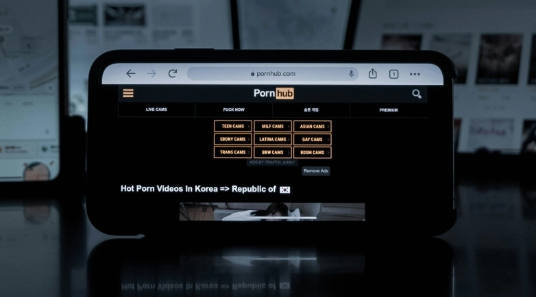 Υπέκλεψαν δεδομένα premium χρηστών του PornHub