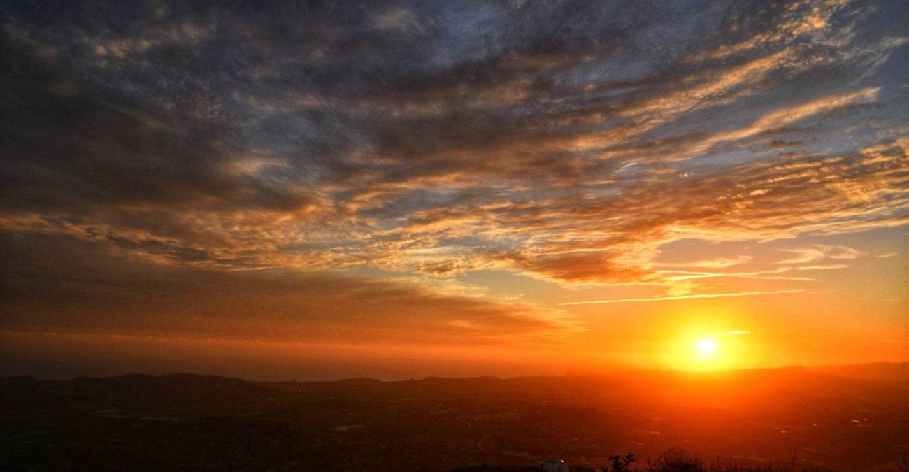 &laquo;&Pi;ή&rho;&epsilon; &phi;&omega;&tau;&iota;ά &omicron; &omicron;&upsilon;&rho;&alpha;&nu;ό&sigmaf;&raquo; &pi;ά&nu;&omega; &alpha;&pi;ό &tau;&eta; &Lambda;&epsilon;&mu;&epsilon;&sigma;ό: &Epsilon;&nu;&tau;&upsilon;&pi;&omega;&sigma;&iota;&alpha;&kappa;έ&sigmaf; &epsilon;&iota;&kappa;ό&nu;&epsilon;&sigmaf; &pi;&omicron;&upsilon; &mu;&alpha;&gamma;&nu;ή&tau;&iota;&sigma;&alpha;&nu; &tau;&alpha; &beta;&lambda;έ&mu;&mu;&alpha;&tau;&alpha;