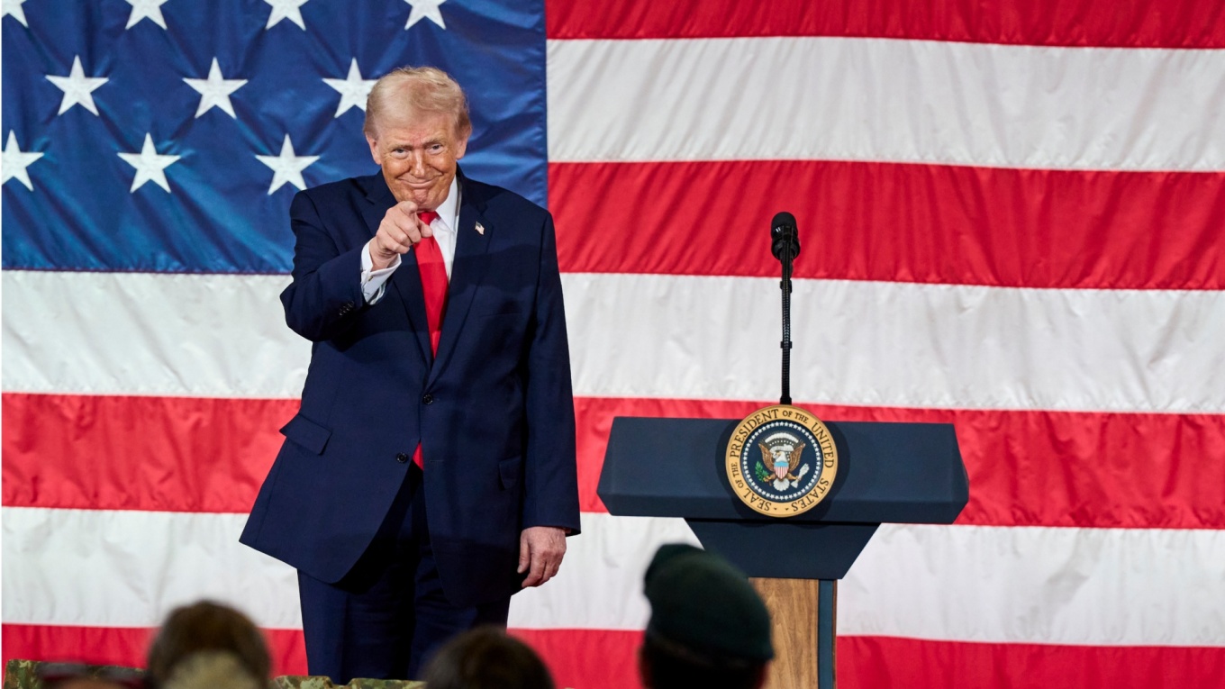 &Tau;&rho;&alpha;&mu;&pi;: &Eta; &alpha;&nu;&alpha;&tau;&rho;&omicron;&pi;ή &tau;&omicron;&upsilon; &kappa;&alpha;&theta;&epsilon;&sigma;&tau;ώ&tau;&omicron;&sigmaf; &sigma;&tau;&omicron; &Iota;&rho;ά&nu; &theta;&alpha; ή&tau;&alpha;&nu; &tau;&omicron; &kappa;&alpha;&lambda;ύ&tau;&epsilon;&rho;&omicron; &pi;&omicron;&upsilon; &theta;&alpha; &mu;&pi;&omicron;&rho;&omicron;ύ&sigma;&epsilon; &nu;&alpha; &sigma;&upsilon;&mu;&beta;&epsilon;ί