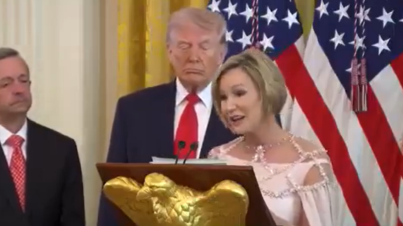 VIDEO: &Eta; &sigma;ύ&gamma;&kappa;&rho;&iota;&sigma;&eta; &tau;&omicron;&upsilon; &Tau;&rho;&alpha;&mu;&pi; &mu;&epsilon; &tau;&omicron;&nu; &Chi;&rho;&iota;&sigma;&tau;ό - &laquo;Ό&pi;&omega;&sigmaf; &alpha;&nu;&alpha;&sigma;&tau;ή&theta;&eta;&kappa;&epsilon; &alpha;&upsilon;&tau;ό&sigmaf;, &alpha;&nu;&alpha;&sigma;&tau;&eta;&theta;ή&kappa;&alpha;&tau;&epsilon; &kappa;&iota; &epsilon;&sigma;&epsilon;ί&sigmaf;&raquo;