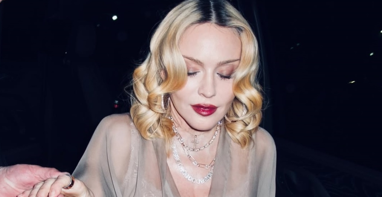 Η Μαντόνα φόρεσε κορσέ και ζαρτιέρες και ρωτάει «ο Άγιος Βασίλης θέλει να μάθει αν ήσουν καλός ή κακός» – Δείτε φωτογραφίες