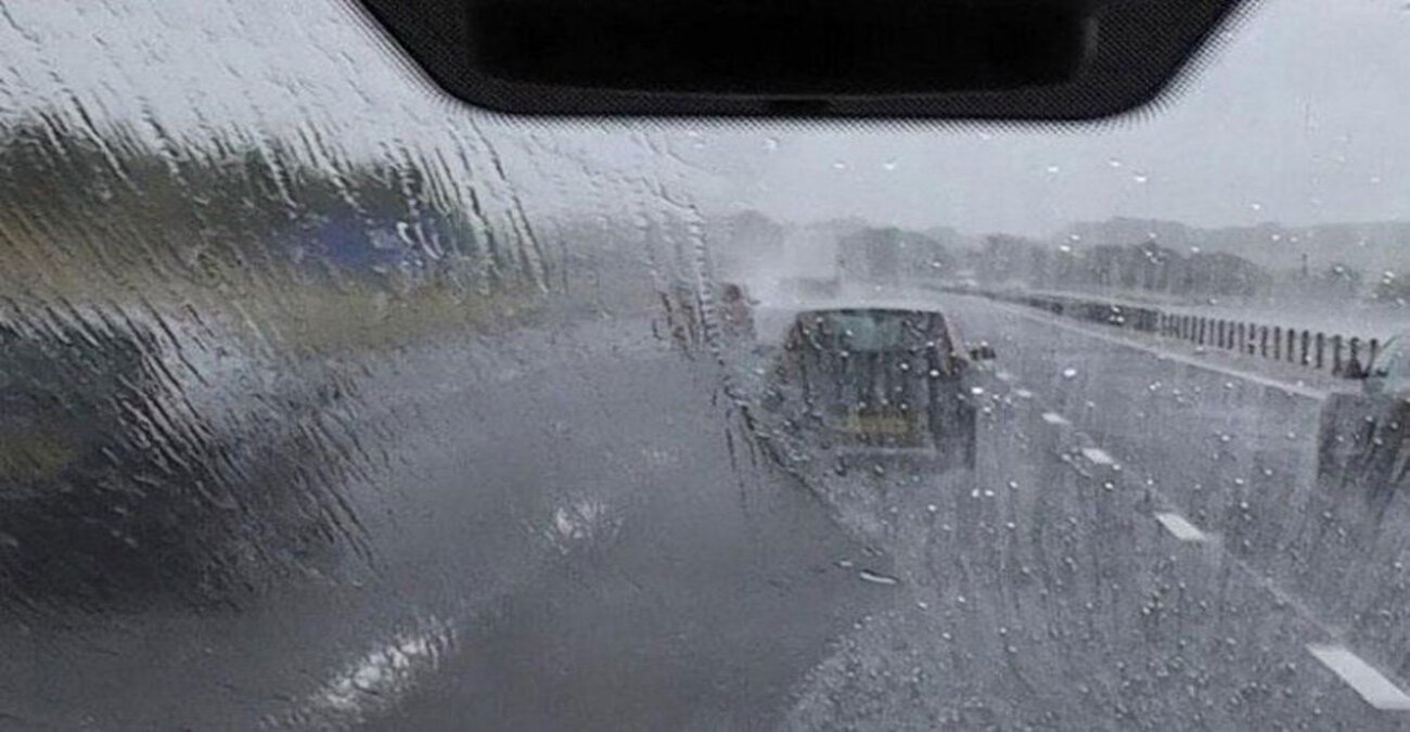 Συσσώρευση μεγάλης ποσότητας νερού σε οδόστρωμα στη Λευκωσία