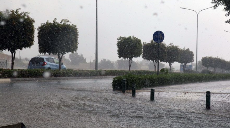 Σαρώνει ο Byron: Καμπανάκι κινδύνου για την κακοκαιρία σε Παραλίμνι και Αγία Νάπα