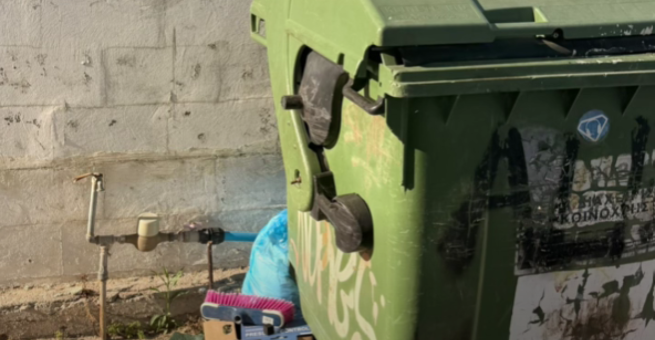 &laquo;&Alpha;&delta;&epsilon;&iota;ά&zeta;&omicron;&upsilon;&nu; &tau;&omicron;&upsilon;&sigmaf; &kappa;ά&delta;&omicron;&upsilon;&sigmaf; &kappa;&alpha;&iota; &alpha;&phi;ή&nu;&omicron;&upsilon;&nu; &tau;&alpha; &sigma;&kappa;&omicron;&upsilon;&pi;ί&delta;&iota;&alpha; &pi;ί&sigma;&omega;&raquo;: &Xi;έ&sigma;&pi;&alpha;&sigma;&mu;&alpha; &delta;&eta;&mu;ό&tau;&eta; &sigma;&tau;&eta;&nu; Έ&gamma;&kappa;&omega;&mu;&eta; &gamma;&iota;&alpha; &tau;&omicron;&upsilon;&sigmaf; &sigma;&kappa;&omicron;&upsilon;&pi;&iota;&delta;&iota;ά&rho;&eta;&delta;&epsilon;&sigmaf; - &Phi;&omega;&tau;&omicron;&gamma;&rho;&alpha;&phi;ί&alpha;