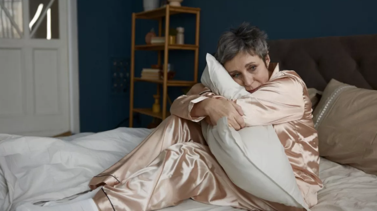 Πώς επηρεάζει τις γυναίκες μετά τα 55 και ποιοι είναι οι λόγοι;