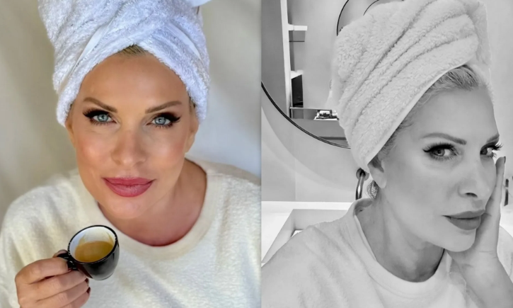 Με την πετσέτα στο κεφάλι, απολαμβάνει τον καφέ της στο σπίτι της στην Κηφισιά