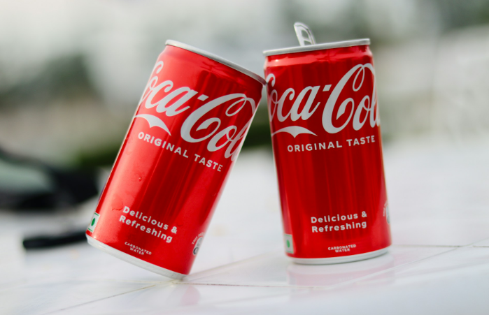 Το κρυφό μήνυμα στο λογότυπο της Coca-Cola που μόλις αποκαλύφθηκε