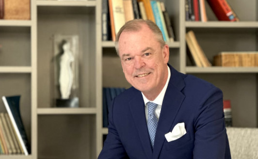 &Nu;έ&omicron;&sigmaf; &Gamma;&epsilon;&nu;&iota;&kappa;ό&sigmaf; &Delta;&iota;&epsilon;&upsilon;&theta;&upsilon;&nu;&tau;ή&sigmaf; &tau;&omicron;&upsilon; Hilton Nicosia &omicron; Ilio Rodoni