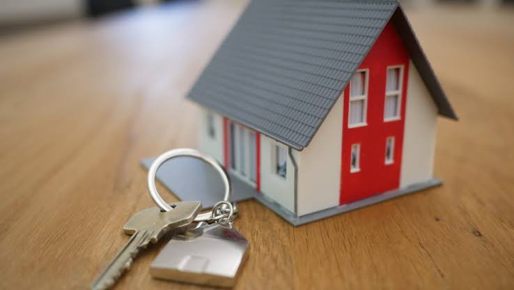 Έ&omega;&sigmaf; &euro;32.000 &gamma;&iota;&alpha; &tau;&omicron; &sigma;&pi;ί&tau;&iota;: &Tau;&omicron;&nu; &Sigma;&epsilon;&pi;&tau;έ&mu;&beta;&rho;&iota;&omicron; &eta; &nu;έ&alpha; &mu;&epsilon;&gamma;ά&lambda;&eta; &chi;&omicron;&rho;&eta;&gamma;ί&alpha; &ndash; &Pi;&omicron;&iota;&omicron;&iota; &omicron;&iota; &delta;&iota;&kappa;&alpha;&iota;&omicron;ύ&chi;&omicron;&iota; &kappa;&alpha;&iota; &tau;&iota; &pi;&epsilon;&rho;&iota;&lambda;&alpha;&mu;&beta;ά&nu;&epsilon;&iota;