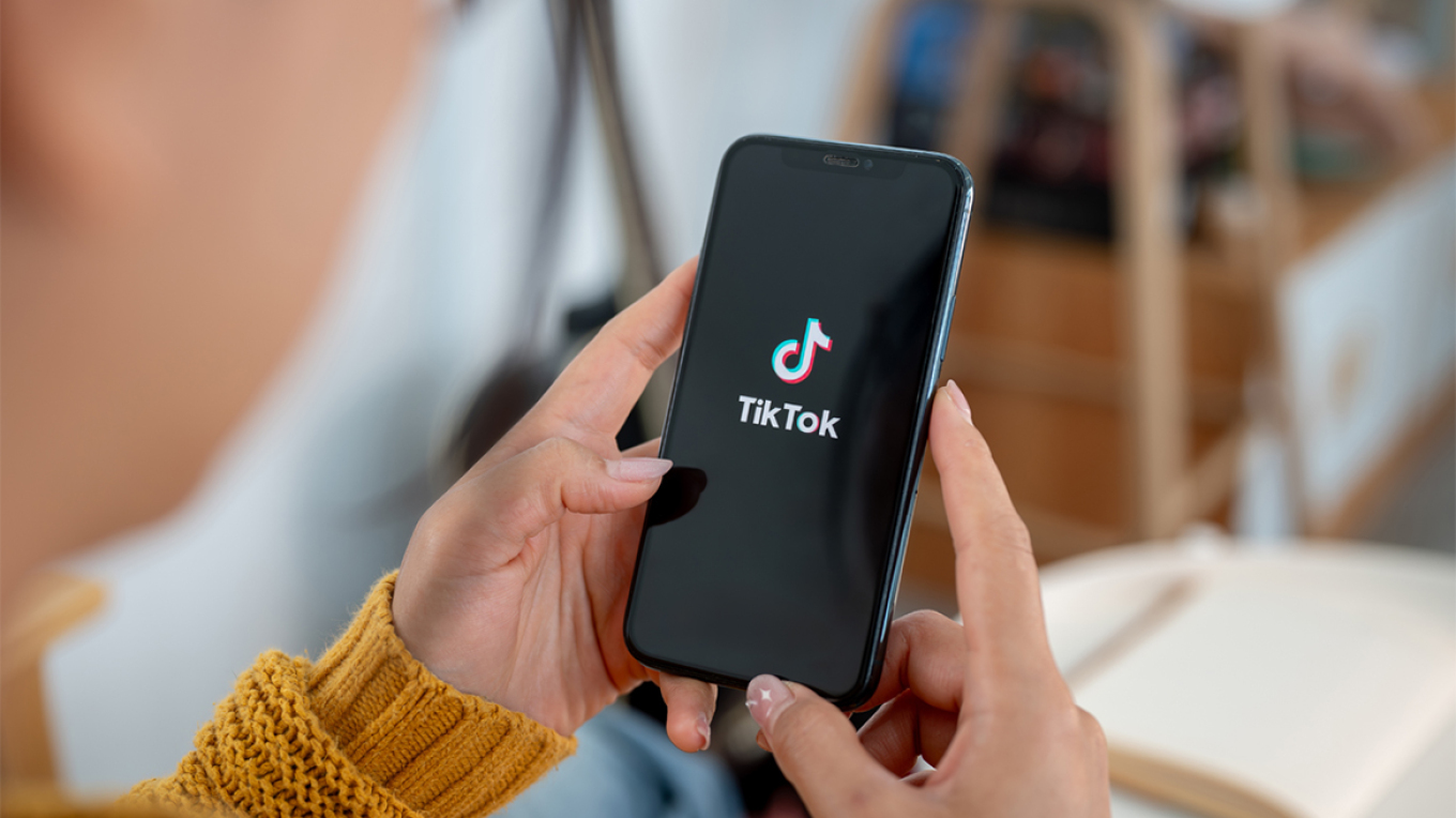 Bλέπεις συνέχεια βίντεο στο TikTok; Τι μπορεί να προκαλέσει στον εγκέφαλο