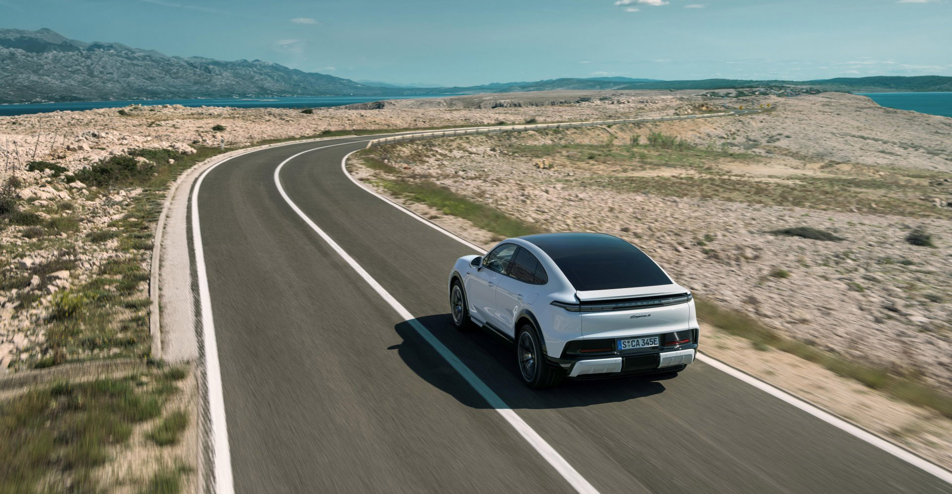 &Epsilon;&mu;&pi;&nu;&epsilon;&upsilon;&sigma;&mu;έ&nu;&omicron; &alpha;&pi;ό έ&nu;&alpha; &theta;&rho;ύ&lambda;&omicron;: &tau;&omicron; &nu;έ&omicron; Cayenne Coup&eacute; Electric