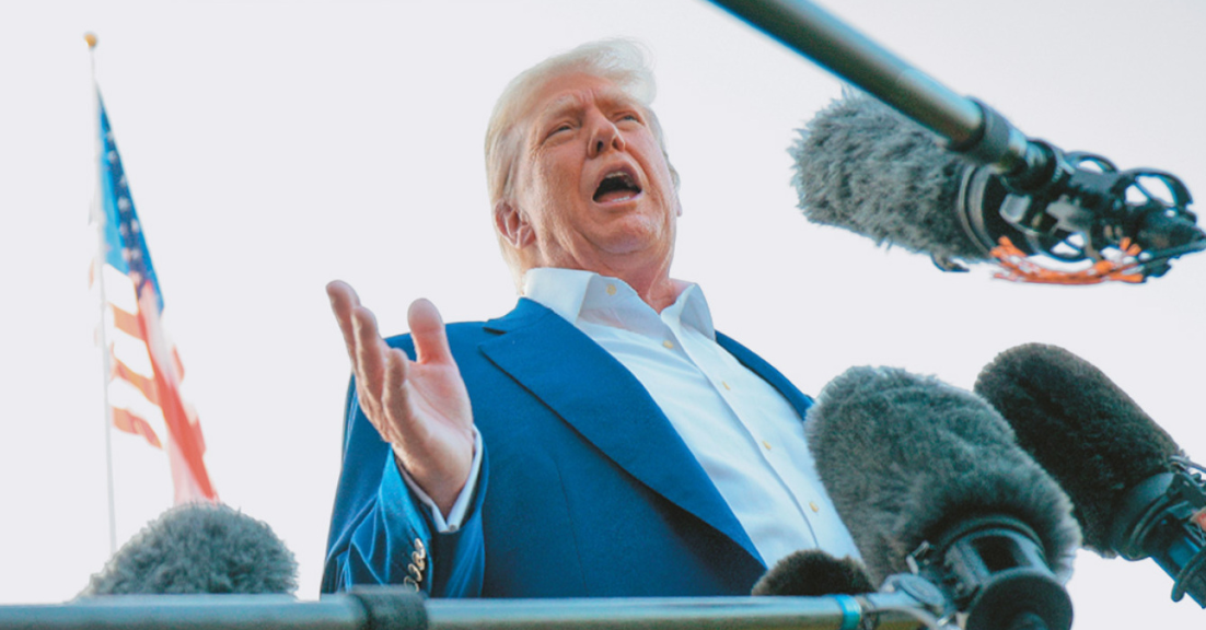 &Tau;&rho;&alpha;&mu;&pi;: &Phi;έ&rho;&epsilon;&tau;&alpha;&iota; &nu;&alpha; &sigma;&chi;&epsilon;&delta;&iota;ά&zeta;&epsilon;&iota; &epsilon;&pi;ί&theta;&epsilon;&sigma;&eta; &sigma;&tau;&omicron; &Iota;&rho;ά&nu; &laquo;&tau;&eta; &Delta;&epsilon;&upsilon;&tau;έ&rho;&alpha; ή &tau;&eta;&nu; &Tau;&rho;ί&tau;&eta;&raquo;, &sigma;ύ&mu;&phi;&omega;&nu;&alpha; &mu;&epsilon; &pi;&rho;ώ&eta;&nu; &pi;&rho;ά&kappa;&tau;&omicron;&rho;&alpha; &tau;&eta;&sigmaf; CIA