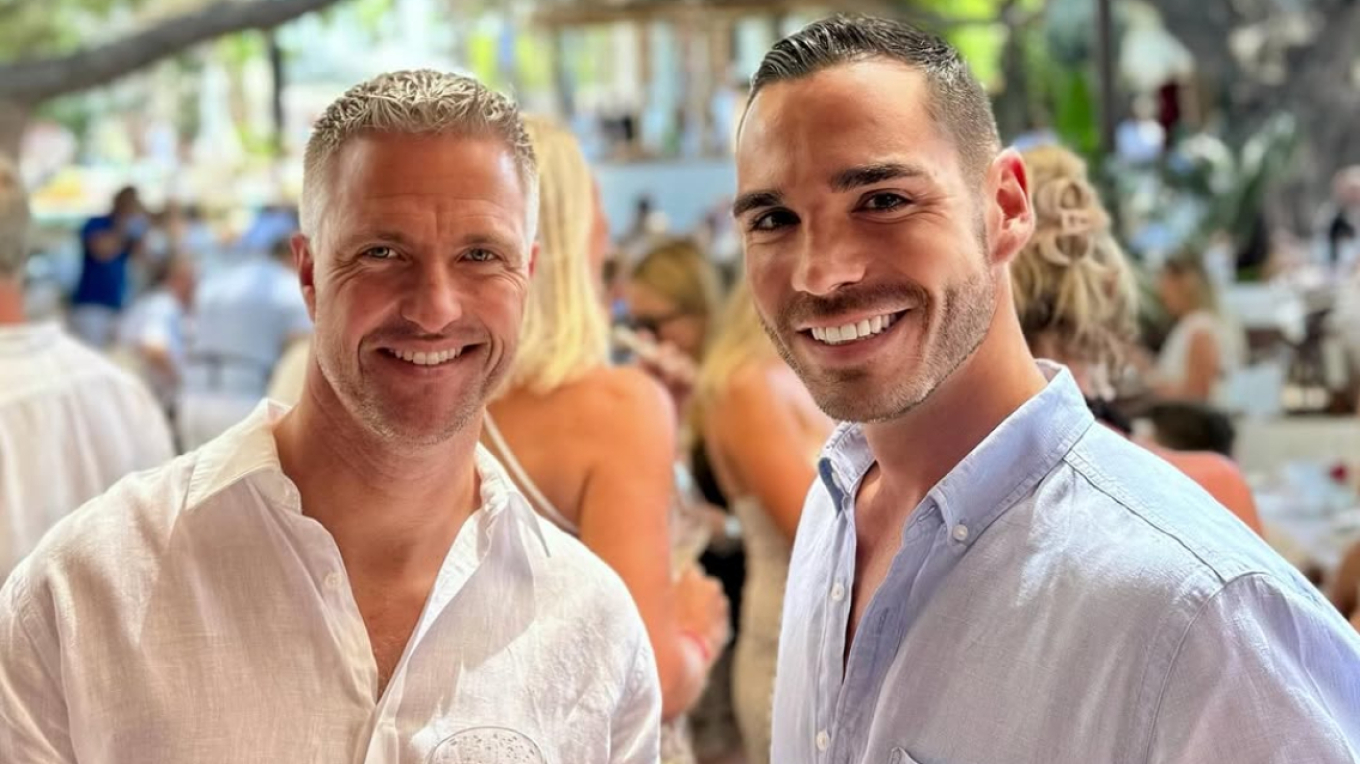 &Mu;ί&kappa;&alpha;&epsilon;&lambda; &Sigma;&omicron;&upsilon;&mu;ά&chi;&epsilon;&rho;: &Omicron; &alpha;&delta;&epsilon;&rho;&phi;ό&sigmaf; &tau;&omicron;&upsilon; &alpha;&rho;&rho;&alpha;&beta;&omega;&nu;&iota;ά&sigma;&tau;&eta;&kappa;&epsilon; &mu;&epsilon; &tau;&omicron;&nu; &sigma;ύ&nu;&tau;&rho;&omicron;&phi;ό &tau;&omicron;&upsilon; 1,5 &chi;&rho;ό&nu;&omicron; &mu;&epsilon;&tau;ά &tau;&omicron; coming out &kappa;&alpha;&iota; &tau;&eta;&nu; &epsilon;&pi;ί&theta;&epsilon;&sigma;&eta; &tau;&eta;&sigmaf; &pi;&rho;ώ&eta;&nu; &sigma;&upsilon;&zeta;ύ&gamma;&omicron;&upsilon; &tau;&omicron;&upsilon;