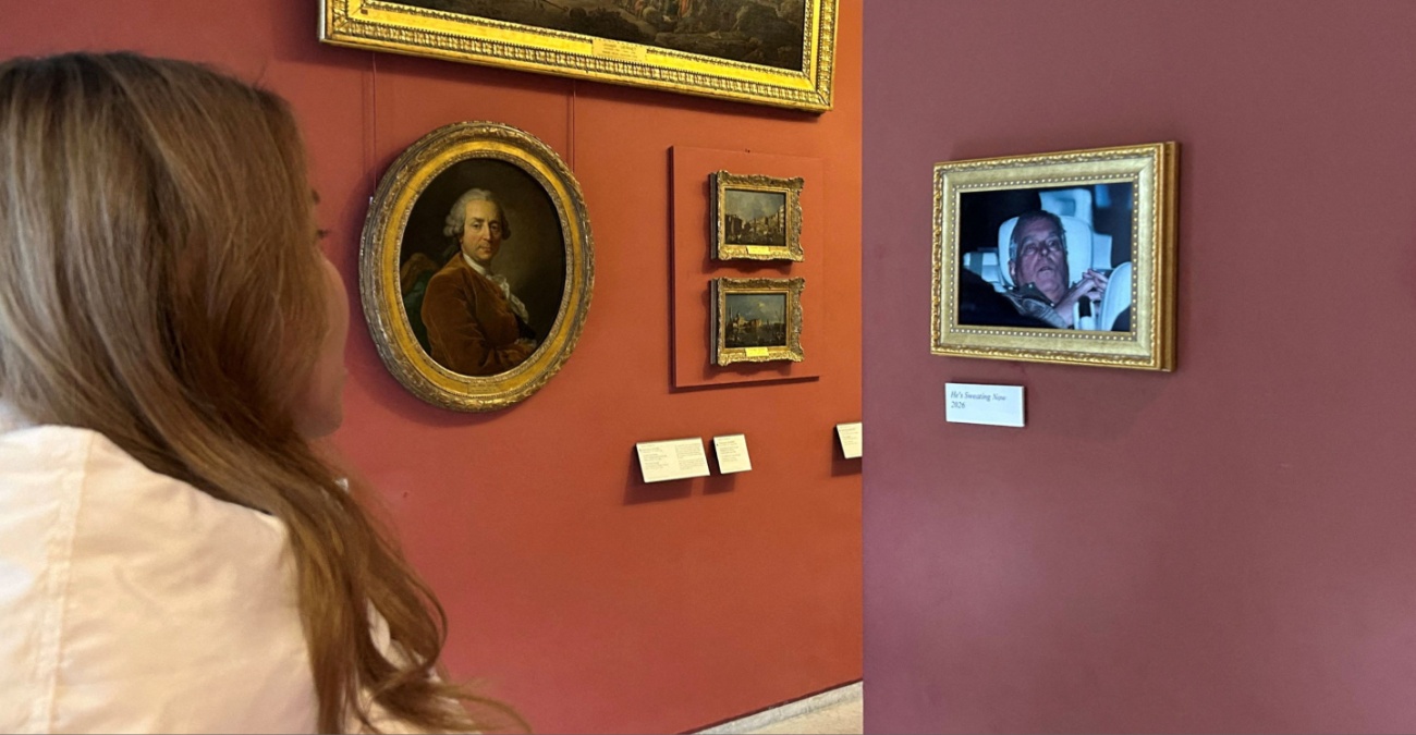 &Tau;ώ&rho;&alpha; &iota;&delta;&rho;ώ&nu;&epsilon;&iota;: &Eta; &phi;&omega;&tau;&omicron;&gamma;&rho;&alpha;&phi;ί&alpha; &tau;&omicron;&upsilon; έ&kappa;&pi;&tau;&omega;&tau;&omicron;&upsilon; &pi;&rho;ί&gamma;&kappa;&iota;&pi;&alpha; Ά&nu;&tau;&rho;&iota;&omicron;&upsilon; &mu;&epsilon;&tau;ά &tau;&eta; &sigma;ύ&lambda;&lambda;&eta;&psi;ή &tau;&omicron;&upsilon; έ&gamma;&iota;&nu;&epsilon; &laquo;έ&rho;&gamma;&omicron; &tau;έ&chi;&nu;&eta;&sigmaf;&raquo; &sigma;&tau;&omicron; &Lambda;&omicron;ύ&beta;&rho;&omicron;