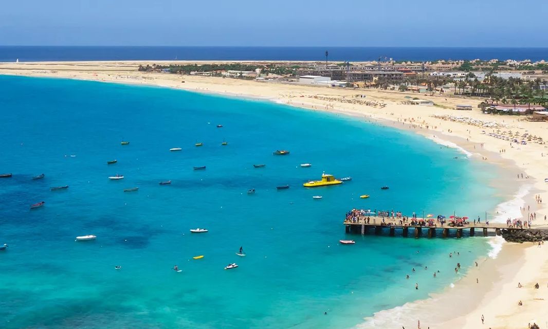 Γιατί πεθαίνουν τουρίστες μετά τις διακοπές τους σε αυτό το τροπικό νησί;