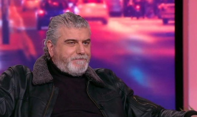 &Beta;&lambda;&alpha;&delta;ί&mu;&eta;&rho;&omicron;&sigmaf; &Kappa;&upsilon;&rho;&iota;&alpha;&kappa;ί&delta;&eta;&sigmaf;: &laquo;&Sigma;&tau;&omicron; &nu;&omicron;ί&kappa;&iota; &mu;έ&nu;&omega; &kappa;&alpha;&iota; &pi;&epsilon;&rho;&nu;ά&omega; &mu;ί&alpha; &chi;&alpha;&rho;ά&raquo;