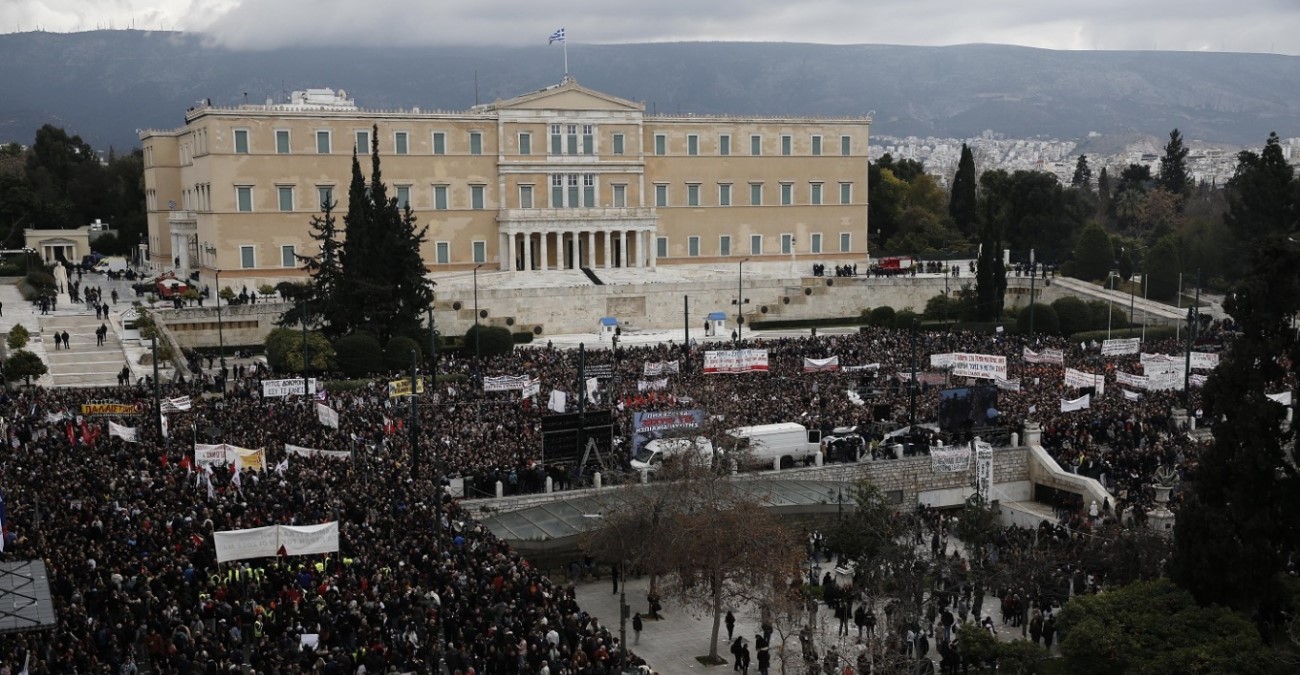 LIVE - Τέμπη: Συγκίνηση - Έλαβαν παρουσίες στο όνομα των θυμάτων - Πλήθος κόσμου σε συγκεντρώσεις σε όλη την Ελλάδα
