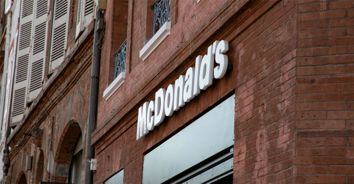 &Tau;&alpha; 5 &pi;&iota;&omicron; &pi;&alpha;&rho;ά&xi;&epsilon;&nu;&alpha; &kappa;&alpha;&tau;&alpha;&sigma;&tau;ή&mu;&alpha;&tau;&alpha; McDonalds &sigma;&tau;&omicron;&nu; &kappa;ό&sigma;&mu;&omicron;: &Eta; &alpha;&rho;&chi;&iota;&tau;&epsilon;&kappa;&tau;&omicron;&nu;&iota;&kappa;ή &tau;&omicron;&upsilon;&sigmaf; &epsilon;&nu;&tau;&upsilon;&pi;&omega;&sigma;&iota;ά&zeta;&epsilon;&iota; - Video