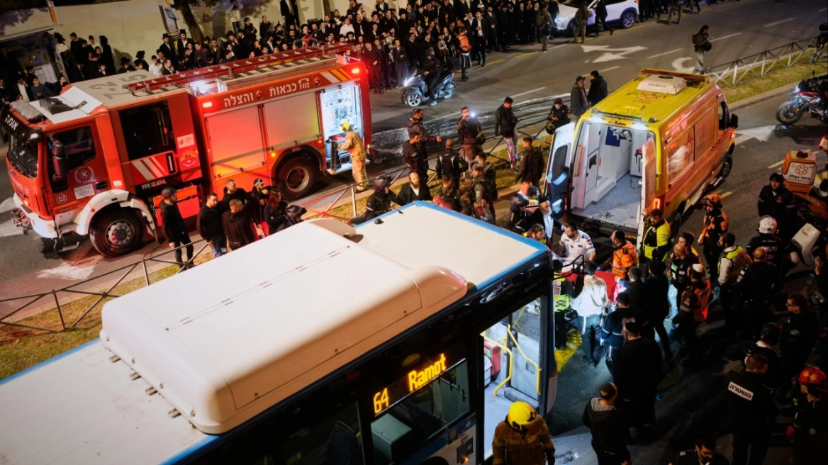 Λεωφορείο έπεσε πάνω σε διαδηλωτές στο Ισραήλ: Νεκρός ένας 18χρονος