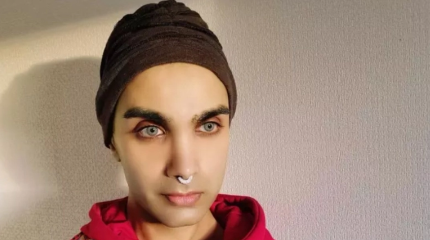 &laquo;&Eta; &psi;&upsilon;&chi;ή &tau;&eta;&sigmaf; &pi;&alpha;&rho;έ&alpha;&sigmaf;&raquo;: &Omicron; &Nu;ί&kappa;&omicron;&lambda;&alpha;&sigmaf; &pi;&omicron;&upsilon; &pi;&rho;&omicron;έ&beta;&lambda;&epsilon;&psi;&epsilon; &tau;&omicron;&nu; Covid &epsilon;&pi;έ&sigma;&tau;&rho;&epsilon;&psi;&epsilon; &mu;&epsilon; &epsilon;&phi;&iota;&alpha;&lambda;&tau;&iota;&kappa;έ&sigmaf; &pi;&rho;&omicron;&beta;&lambda;έ&psi;&epsilon;&iota;&sigmaf; &gamma;&iota;&alpha; &tau;&omicron; 2026