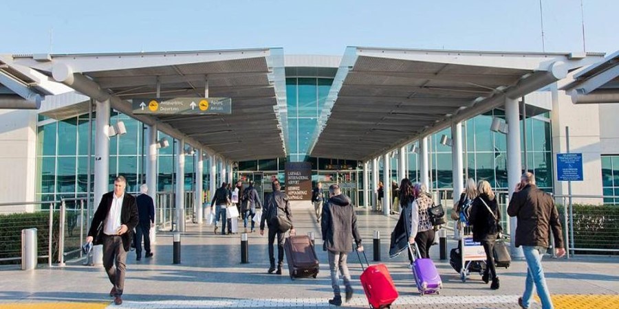Γέμισε ο αεροδιάδρομος αεροπλάνα – Καθηλωμένα σε σειρά στο αεροδρόμιο Λάρνακας – Δείτε φωτογραφίες και βίντεο